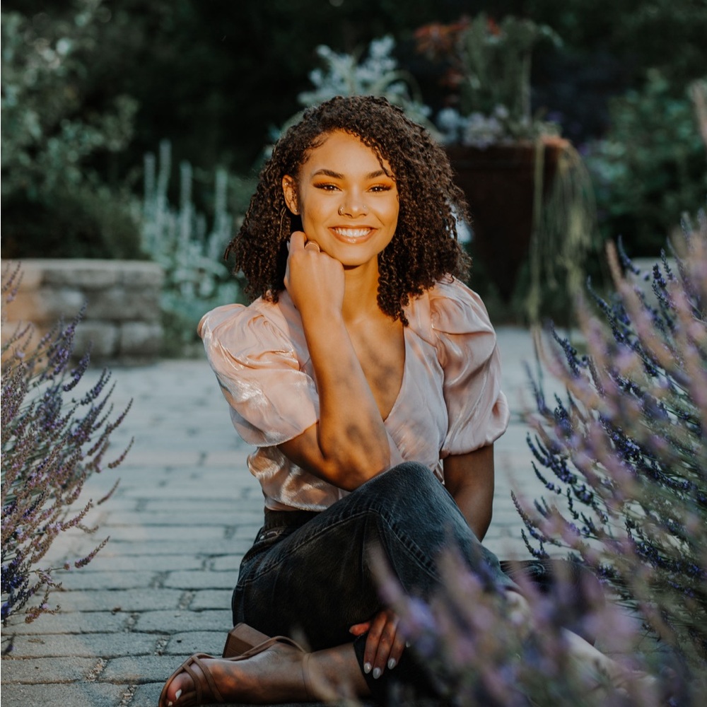 Meet your Posher, Mira